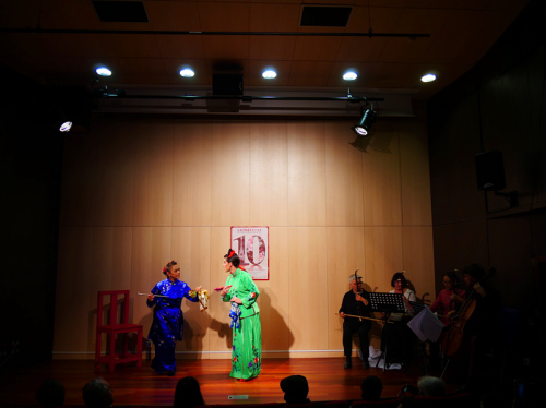 妮姬與梅蘭演出《花為媒》。（《歐洲時(shí)報(bào)》/李罡 攝）
