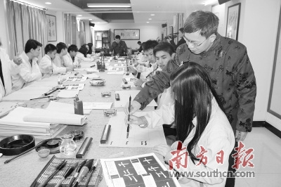 廣東省僑辦組織海外華裔青少年來粵學(xué)習(xí)中國(guó)傳統(tǒng)文化。