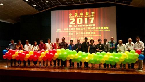 梁總領事和主禮嘉賓等共同為電影節(jié)揭幕。
