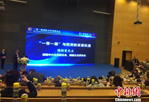 德國中小企業(yè)聯(lián)合會、德國企業(yè)家協(xié)會負責人博斯曼進行專題演講 梁婷 攝