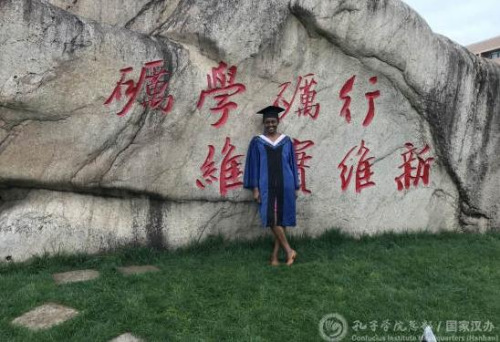 康麥在浙江師范大學讀漢碩專業(yè)。