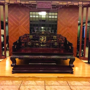 江門紅木家具工匠馬文進(jìn)制作的具有中國(guó)傳統(tǒng)特色的老撾大紅酸枝羅 江門紅木家具工匠馬文進(jìn)制作的具有中國(guó)傳統(tǒng)特色的老撾大紅酸枝羅