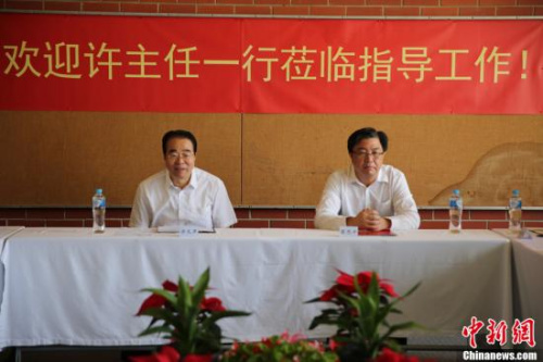 11月29日，中國國務(wù)院僑務(wù)辦公室黨組書記、副主任許又聲在澳大利亞阿德萊德與當(dāng)?shù)貎S領(lǐng)及僑團(tuán)代表座談。圖為中國國務(wù)院僑務(wù)辦公室黨組書記、副主任許又聲(左)和中國駐阿德萊德總領(lǐng)事蔡思平。<a target='_blank' >中新社</a>記者 陶社蘭 攝