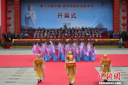 首批國家級非物質(zhì)文化遺產(chǎn)——媽祖祭典表演。　呂明 攝