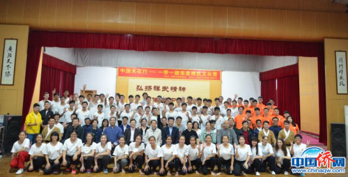合影照。郭軍 攝