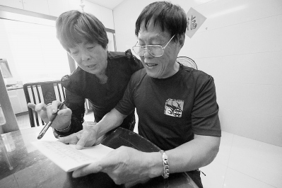 蔡加漸說，干環(huán)保就是跟臟、臭、累打交道。