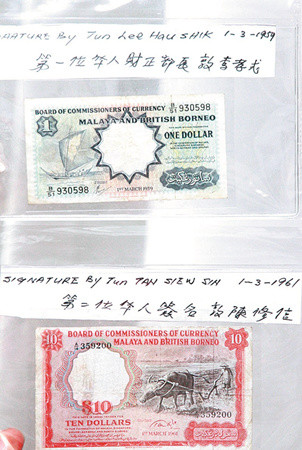 由第一任財(cái)長(zhǎng)敦李孝式和第二任財(cái)長(zhǎng)敦陳修信簽名的1元面值及10元面值紙鈔，十分珍貴。（馬來西亞《星洲日?qǐng)?bào)》）
