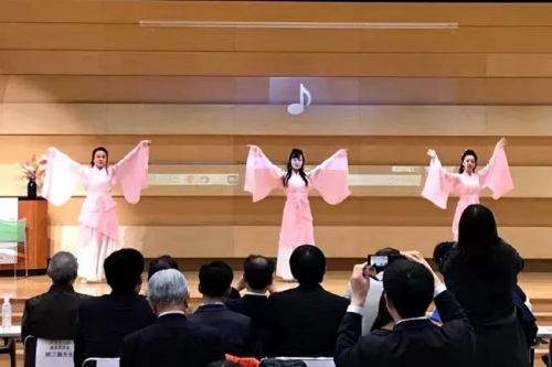 部分藝術家們?yōu)榇髸宫F中國文化。（日本《東方新報》微信公眾號）