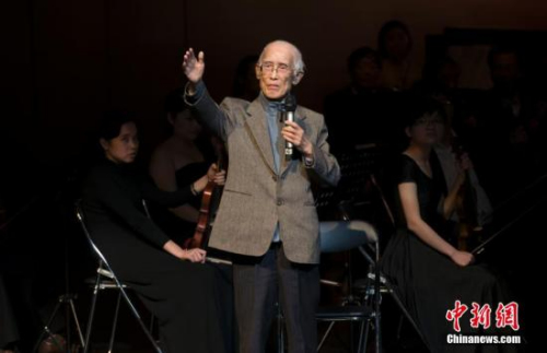 資料圖：余光中朗誦《鄉(xiāng)愁》。<a target='_blank' >中新社</a>發(fā) 駱云飛 攝