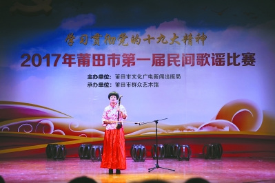  常太山歌-俚歌非遺項目代表性傳承人傅碧霞在表演山歌《十月景長工詩》。蔡銥婧 攝
