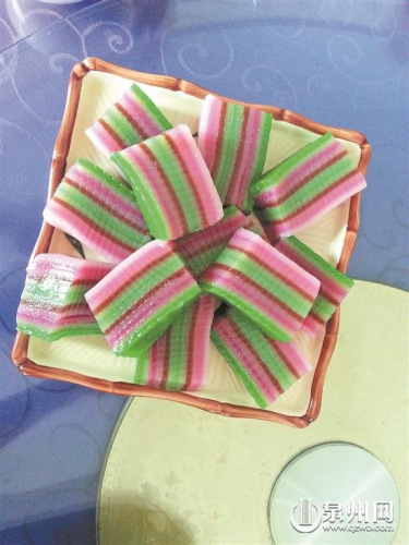 印尼美食九層糕，像彩虹一樣漂亮。