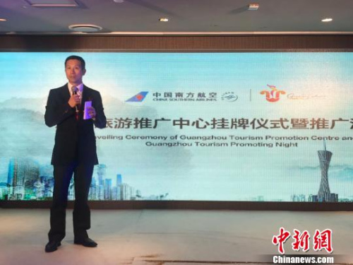 南航澳新區(qū)域總經(jīng)理盧偉熙致辭?！√丈缣m 攝