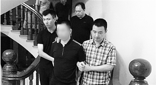 警方收網(wǎng)抓捕嫌疑人。