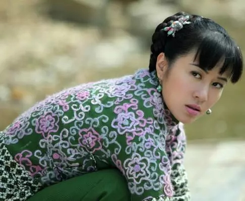《第九個寡婦》里傻里傻氣又沒羞沒躁，卻“最有樸素生活智慧”的村婦王葡萄