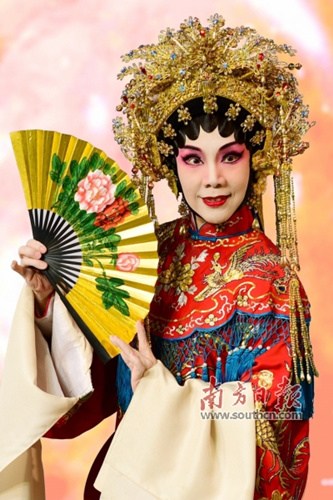 倪惠英造型照。
