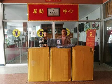 清邁華助中心領導與醫(yī)院代表合影 清邁華助中心領導與醫(yī)院代表合影
