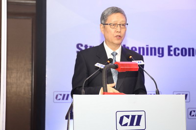 中國(guó)前副外長(zhǎng)何亞非作主旨發(fā)言。