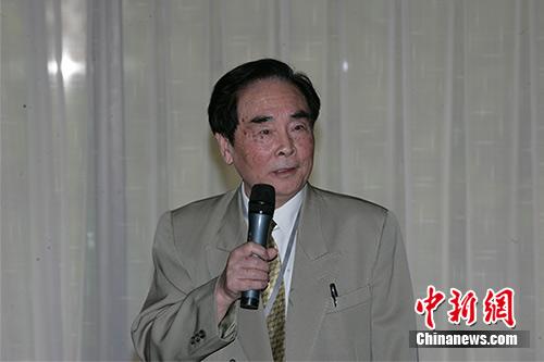 資料圖為2006年8月侯云德院士在禽流感國際會議上。