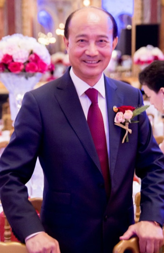 歐洲青田同鄉(xiāng)總會(huì)會(huì)長(zhǎng)陳少奇認(rèn)為，馬克龍?jiān)谛履曛略~中說(shuō)“和諧社會(huì)"是最大心愿，這與習(xí)近平主席的目標(biāo)一致。(被訪(fǎng)者供圖)