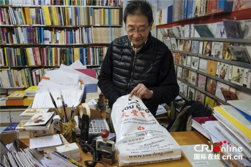 潘立輝在書店內(nèi)。