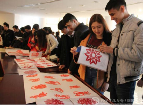 學生剪紙作品展。