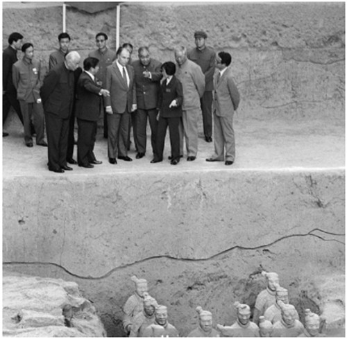 1983年密特朗參觀秦始皇陵兵馬俑。