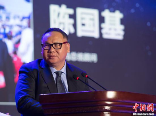 1月10日，由中國新聞社主辦、中國僑網(wǎng)承辦的“2017全球華僑華人年度評(píng)選頒獎(jiǎng)典禮”在北京隆重舉行，獲獎(jiǎng)人巴拿馬總統(tǒng)顧問陳國基講話。<a target='_blank'  >中新網(wǎng)</a>記者 李卿 攝