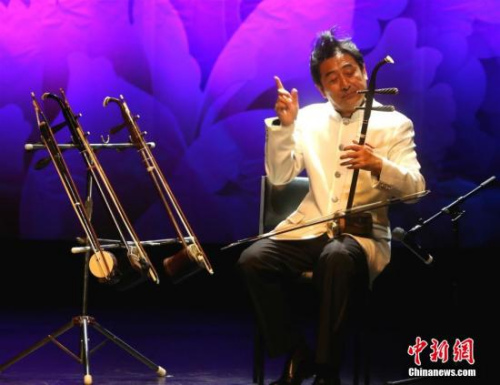 圖為楊積強的二胡演奏。<a target='_blank' >中新社</a>記者 賴海隆 攝