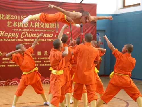 現(xiàn)場表演 現(xiàn)場表演