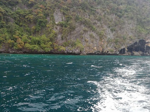 發(fā)生爆炸事故的附近海域。澎湃新聞?dòng)浾?于瀟清 圖