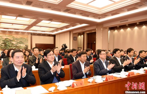 1月23日，全國僑辦主任會議在北京召開。各省、自治區(qū)、直轄市人民政府及新疆生產(chǎn)建設(shè)兵團(tuán)僑務(wù)部門負(fù)責(zé)人，副省級城市、省會城市及部分重點僑鄉(xiāng)城市僑務(wù)部門主要負(fù)責(zé)人等約200人出席會議。<a target='_blank' >中新社</a>記者 張勤 攝