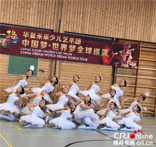 小藝術(shù)家們的精彩演出。