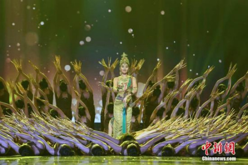 夢幻的《千手千眼》舞蹈表演。 楊華峰 攝