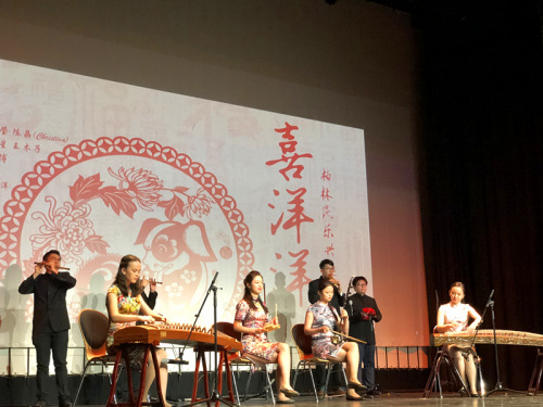  新春晚會(huì)現(xiàn)場(chǎng)。(圖片來(lái)源：歐洲時(shí)報(bào)記者陳磊 攝) 