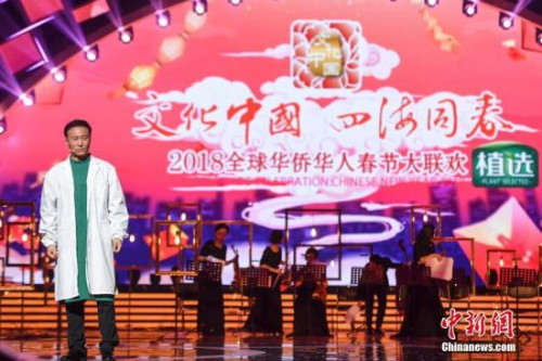 王洛勇現(xiàn)場演繹華人醫(yī)生的真實感人故事。 楊華峰 攝