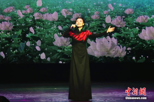 圖為歌唱家呂薇演唱《茉莉花》。 <a target='_blank' >中新社</a>記者 冉文娟 攝