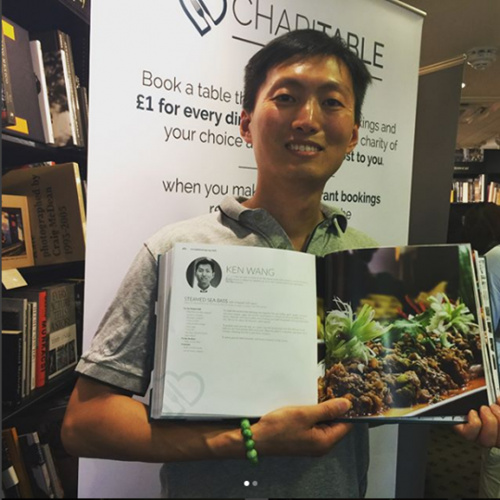 《Signature Dish: Charitable Bookings 》收錄了王曉馗的拿手菜之一——剁椒鱸魚(yú)，他成為了唯一一位中國(guó)大陸廚師入選
