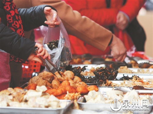 各種誘人的小吃。