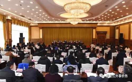各市(地)、邊境縣(市、區(qū))外僑辦負(fù)責(zé)人，中省直有關(guān)部門(mén)、有關(guān)群眾團(tuán)體、在哈高校及科研院所外事處負(fù)責(zé)人，省外辦機(jī)關(guān)各處及所屬事業(yè)單位負(fù)責(zé)人參加會(huì)議。(黑龍江省外僑辦微信公眾號(hào))