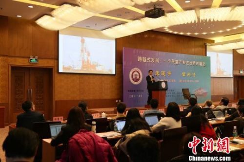 振華現(xiàn)任掌門人朱連宇分享振華故事。清華大學(xué)供圖 吳偉利攝