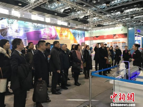 海內(nèi)外名企代表參訪中關(guān)村科技園區(qū)?！≈苄缷?攝