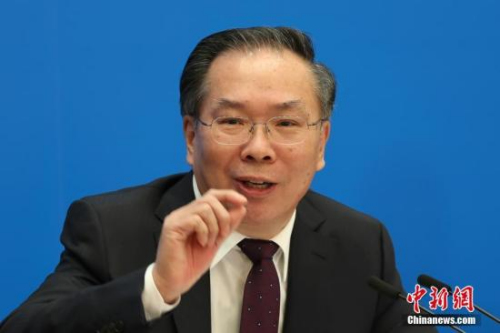 3月2日，全國(guó)政協(xié)十三屆一次會(huì)議新聞發(fā)布會(huì)在北京人民大會(huì)堂舉行，大會(huì)新聞發(fā)言人王國(guó)慶向中外媒體介紹本次大會(huì)有關(guān)情況并回答記者提問。<a target='_blank' >中新社</a>記者 泱波 攝