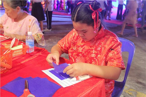 小孩體驗(yàn)制作燈籠 小孩體驗(yàn)制作燈籠