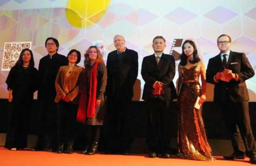 圖為評(píng)委會(huì)亮相(右一、右二為主持人)。(圖片來(lái)源：歐洲時(shí)報(bào)德國(guó)版微信公眾號(hào)：道德經(jīng))