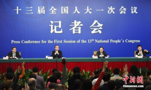 3月8日上午，十三屆全國人大一次會(huì)議在北京舉行記者會(huì)，外交部部長王毅就“中國外交政策和對外關(guān)系”回答中外記者提問。<a target='_blank' >中新社</a>記者 侯宇 攝