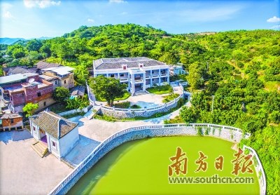 喆廬位于松口鎮(zhèn)大黃村，始建于1925年，為丘哲先生的故居。曾是中國農(nóng)工民主黨和中國民主同盟在梅州的聯(lián)絡點和活動基地。雖飽經(jīng)風雨，歷經(jīng)滄桑，但至今仍保留著獨特的外形和深厚的內(nèi)涵，映襯著丘哲先生參加舊民主主義革命、新民主主義革命和社會主義建設(shè)的珍貴歷史。(松口鎮(zhèn)政府供圖) 