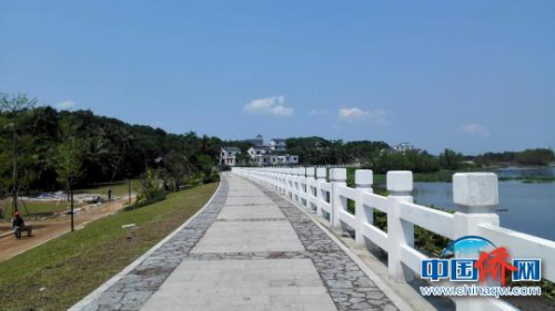 沙美村建起“濱海長廊”。　張茜翼 攝