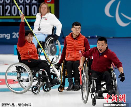 中國(guó)隊(duì)選手在比賽中 中國(guó)隊(duì)選手在比賽中