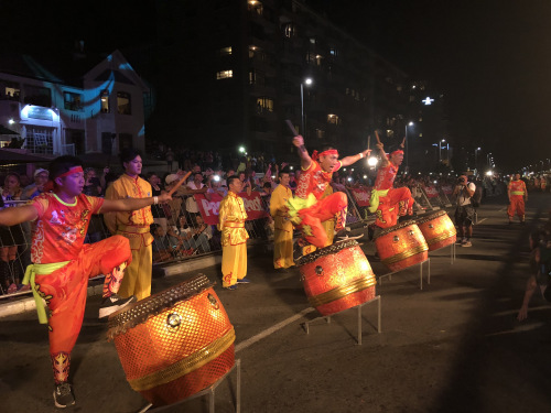 開普敦華星藝術(shù)團(tuán)亮相狂歡節(jié)。