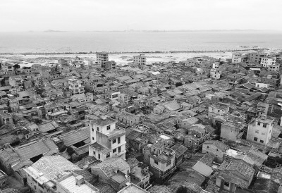  峰尾古鎮(zhèn)依海而建，古厝格局保留依舊。
